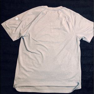 Lululemon Large Men’s short sleeve shirt w/pocket